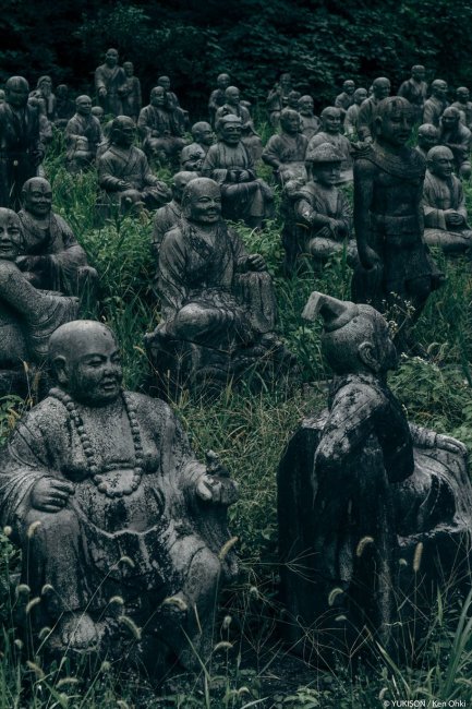 В Японии найдена деревня с множеством статуй