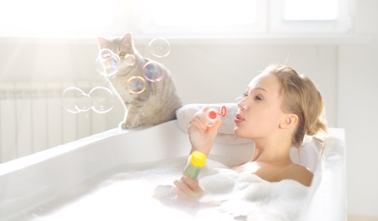 Холодная и горячая ванна: польза для здоровья человека