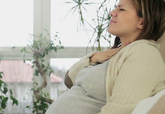Чем полоскать горло при беременности