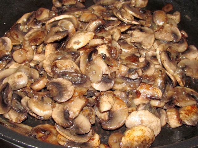 Салат со шпротами и грибами