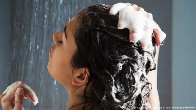 Почему нельзя спать с мокрыми волосами? Мнение врачей и народные приметы о мытье волос на ночь