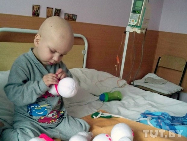 Больной мальчик шил игрушки, чтобы собрать необходимые деньги на свое лечение
