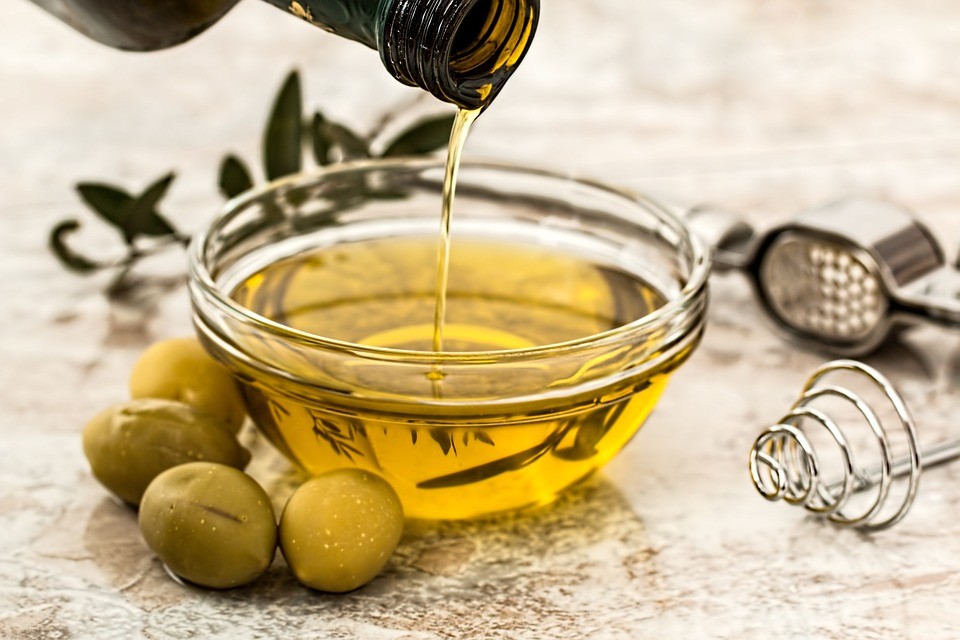 Что будет с вашим телом, если пить оливковое масло натощак.