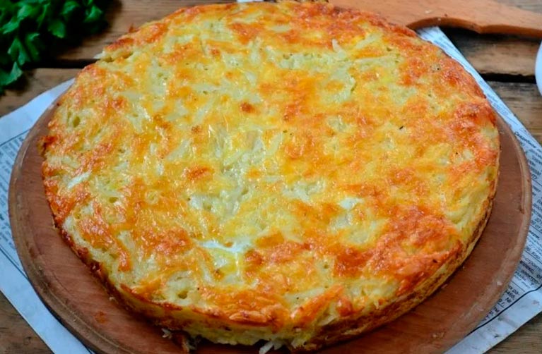 Запеканка из тертого картофеля с сыром и чесноком — простая и очень вкусная