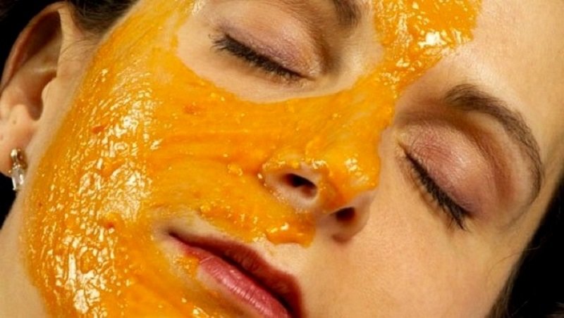 Облепихово-медовая маска отлично питает кожу