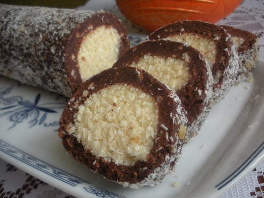 Шоколадно-кокосовый рулет 